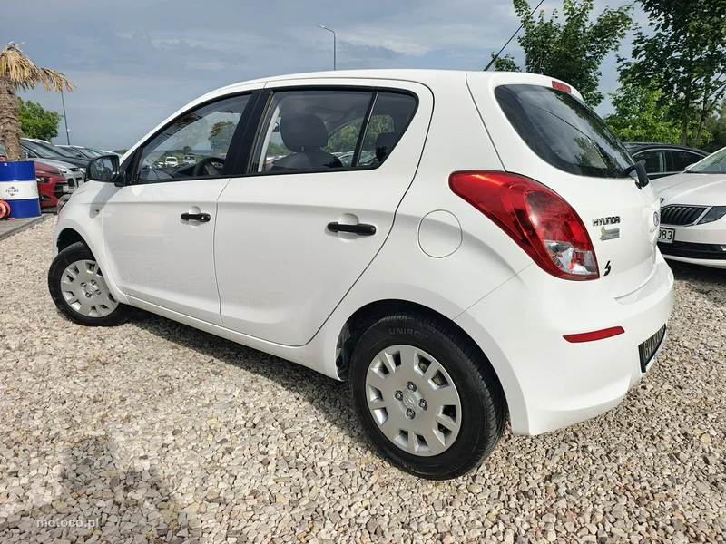 Hyundai i20 16