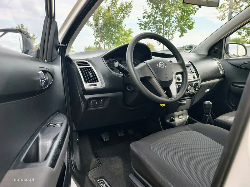 Hyundai i20 24