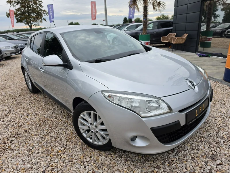 Renault Megane III 8