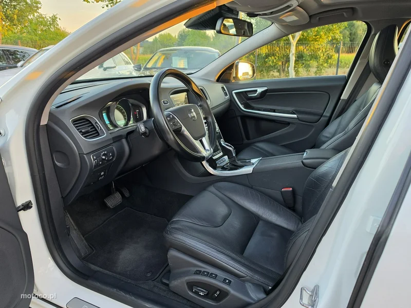 Volvo V60 25