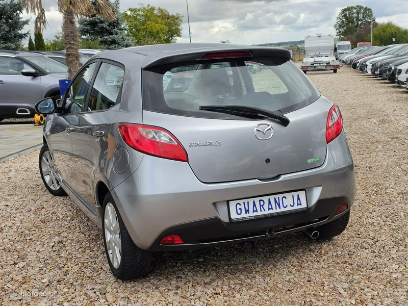 Mazda 2 12
