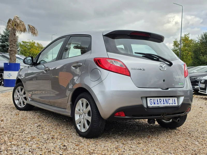 Mazda 2 13