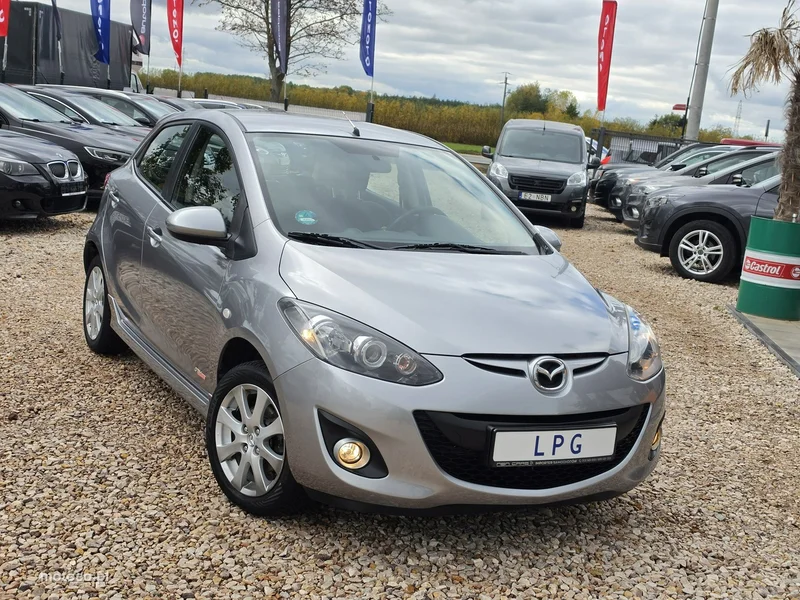 Mazda 2 4