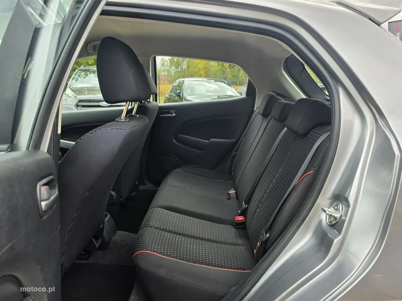 Mazda 2 31