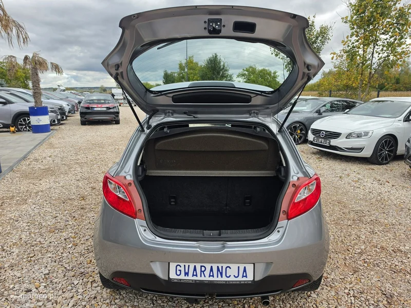 Mazda 2 32