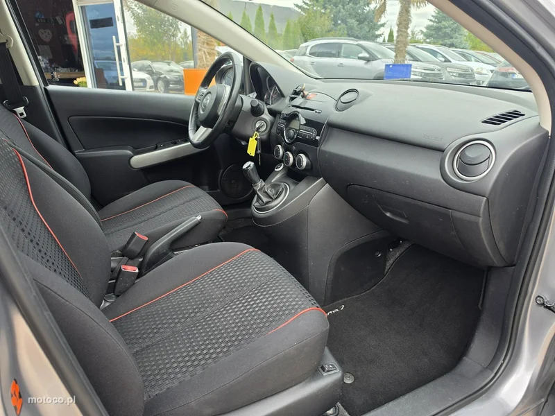 Mazda 2 33