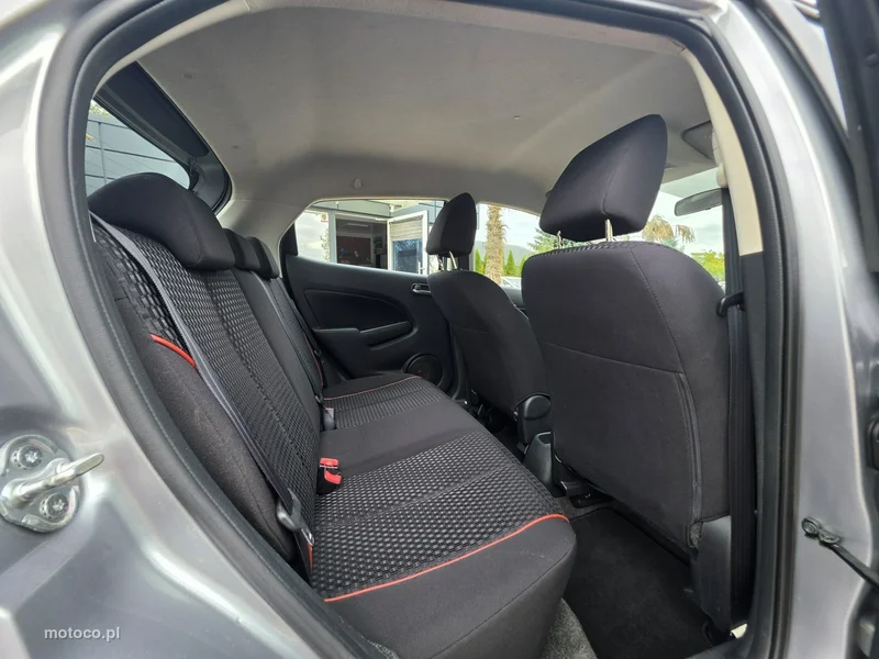 Mazda 2 36