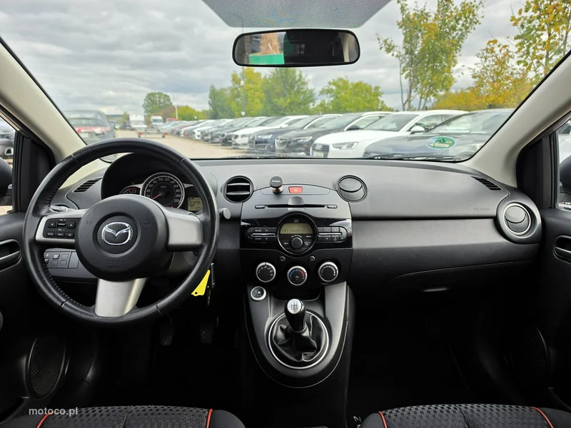 Mazda 2 38