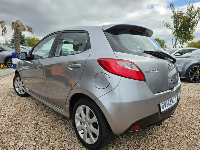 Mazda 2 8