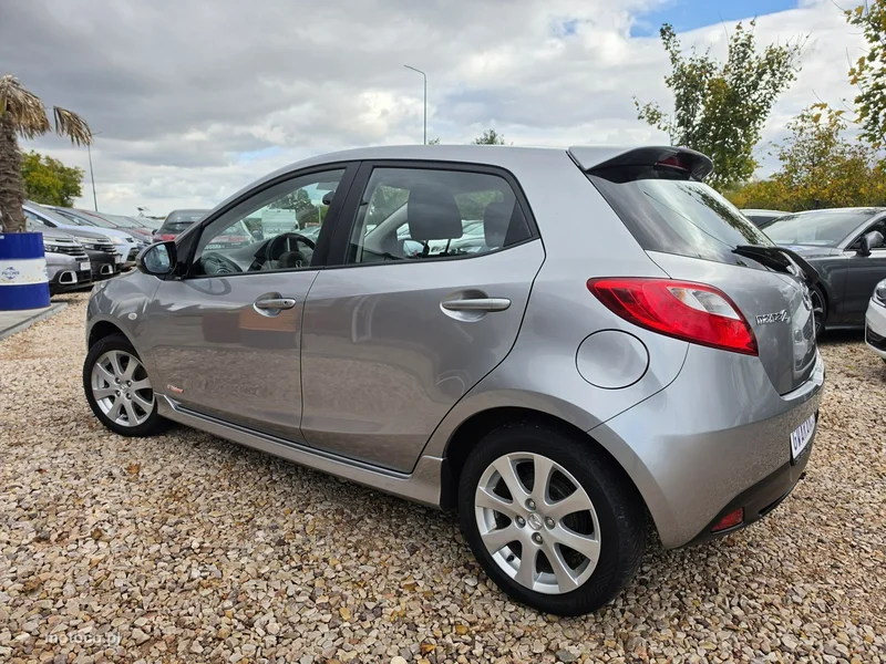 Mazda 2 9