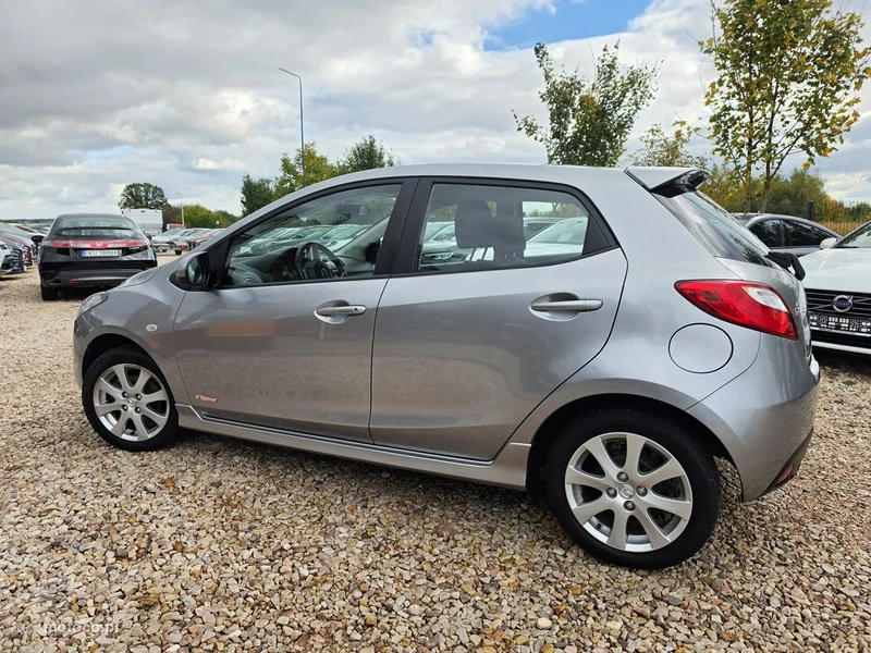 Mazda 2 10