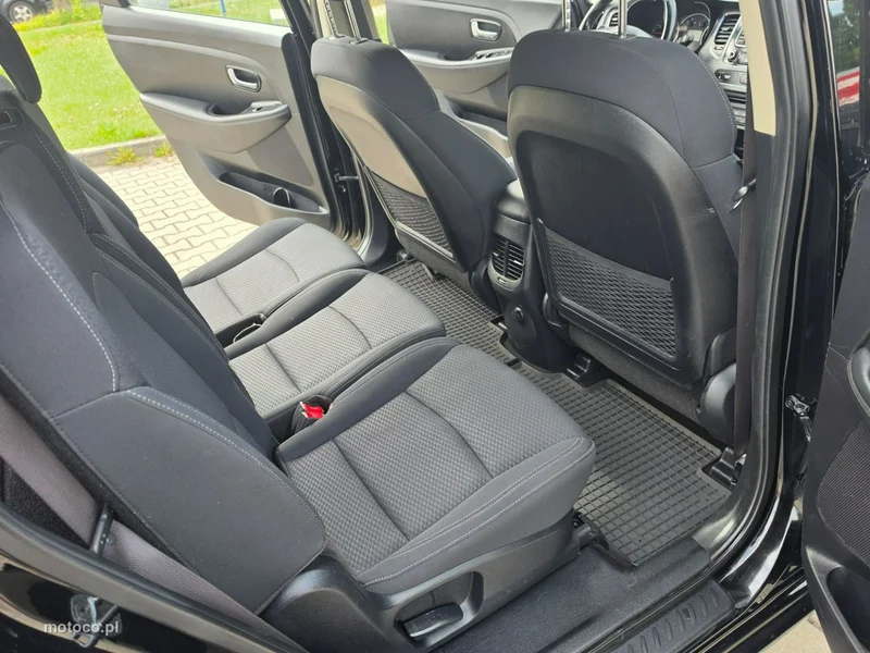 Kia Carens 23
