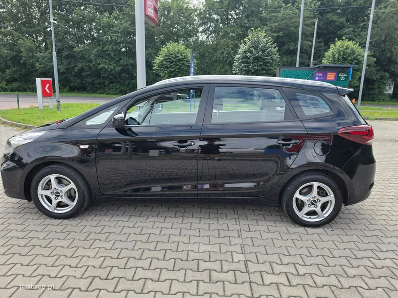 Kia Carens 5