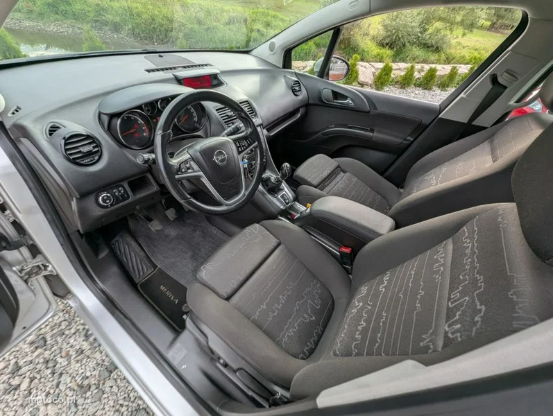 Opel Meriva B 11