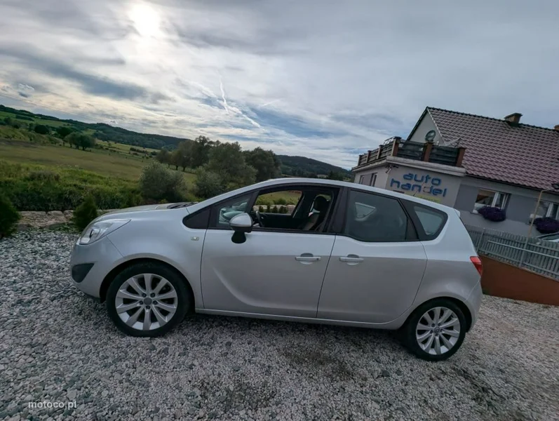 Opel Meriva B 8