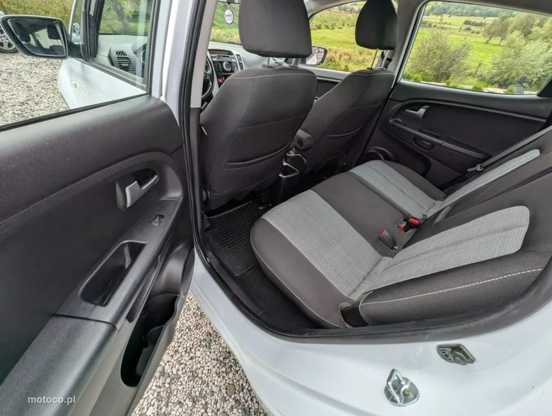 Kia Venga 12