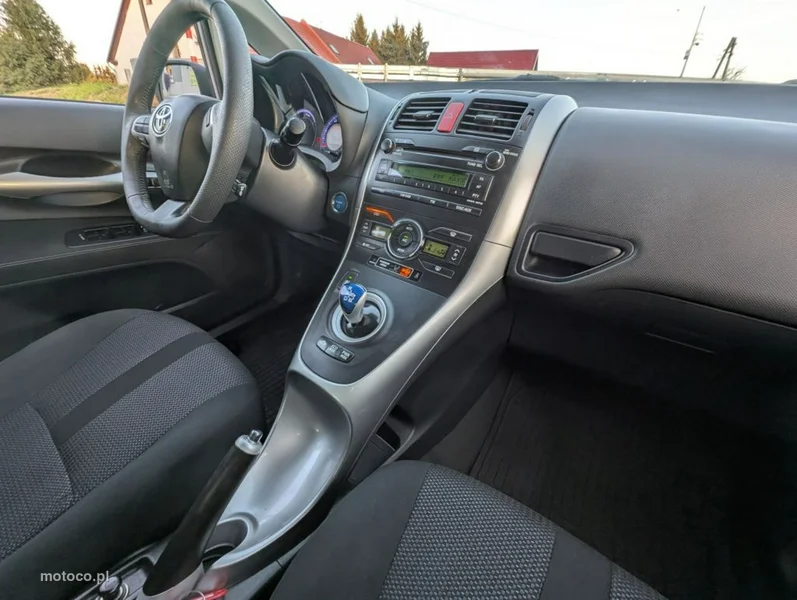 Toyota Auris E150 12