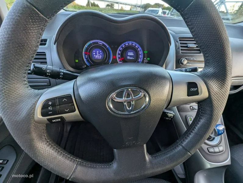 Toyota Auris E150 13