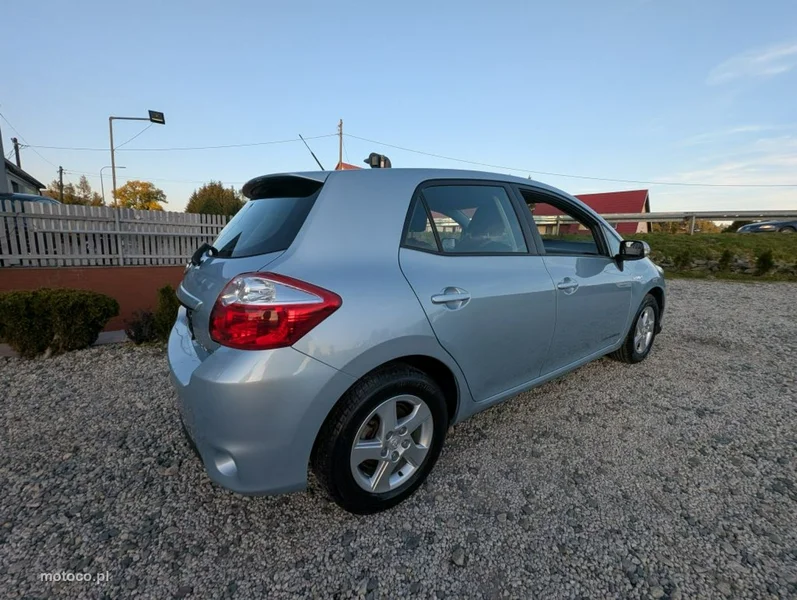 Toyota Auris E150 4