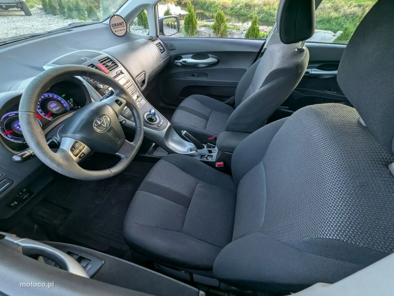 Toyota Auris E150 8