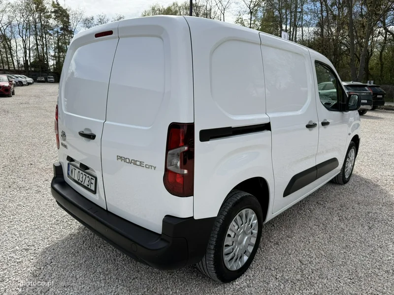 Toyota Proace City 8