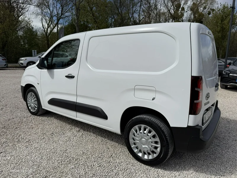 Toyota Proace City 12