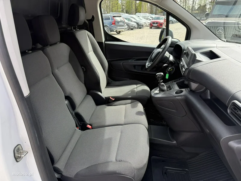 Toyota Proace City 24