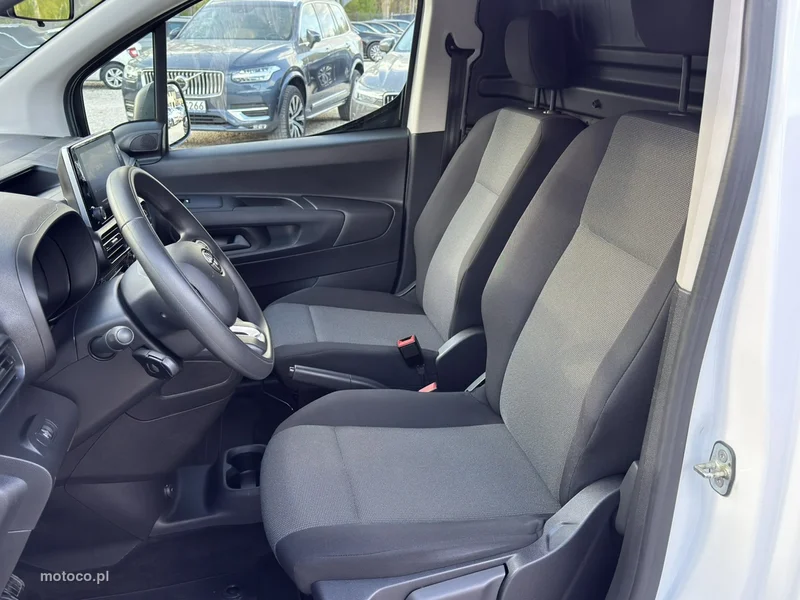 Toyota Proace City 12