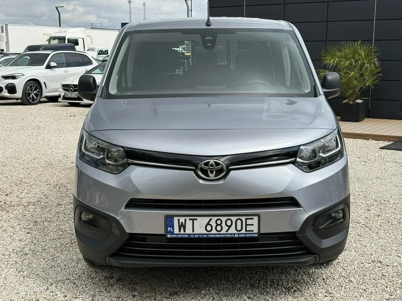 Toyota Proace City 8