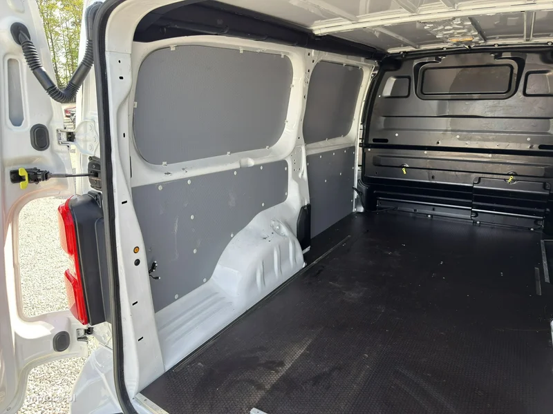 Opel Vivaro 16