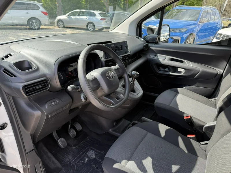 Toyota Proace City 10