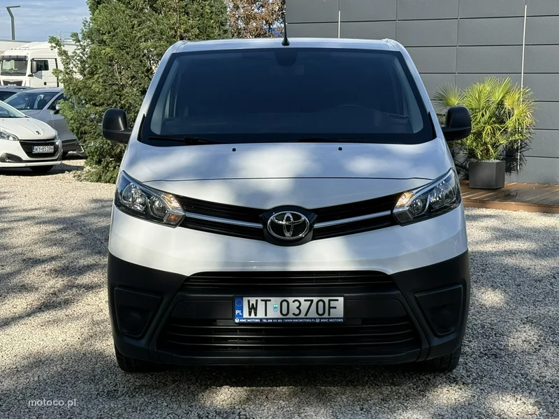 Toyota ProAce 8