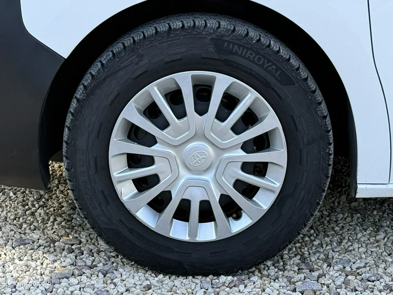 Toyota ProAce 9
