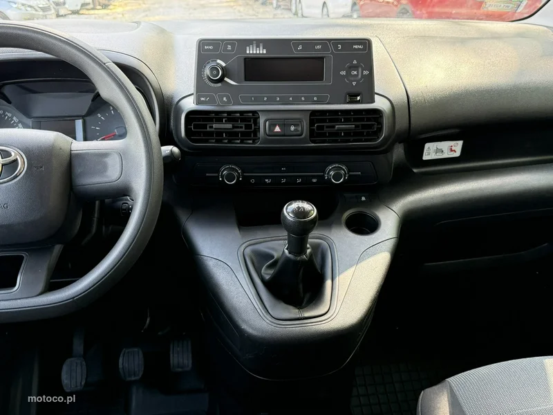 Toyota Proace City 24