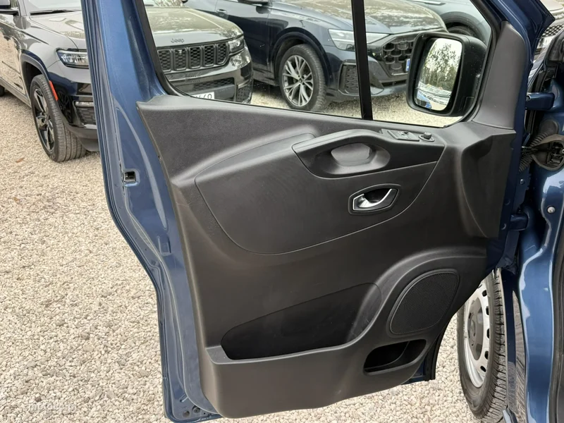 Renault Trafic 12