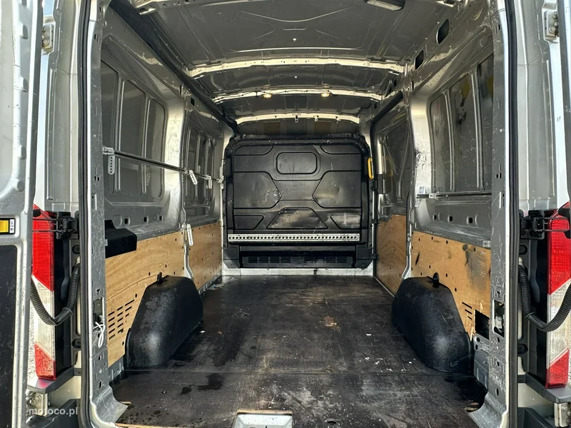Ford Transit 9