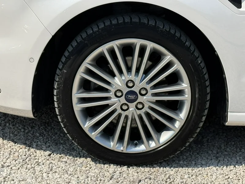 Ford S-Max II 9