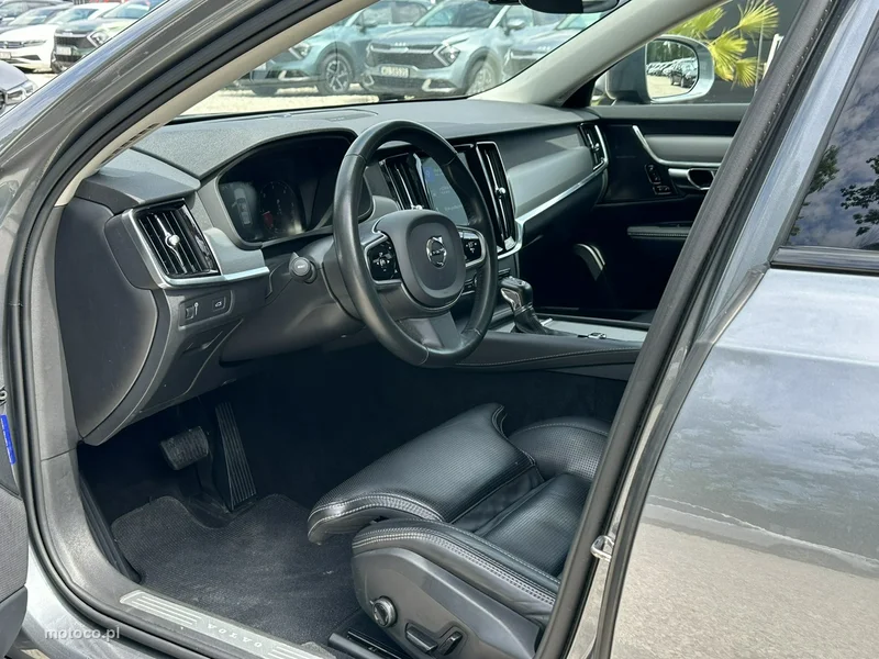 Volvo V90 Cross Country 11