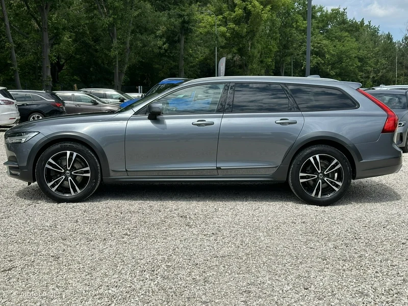 Volvo V90 Cross Country 4