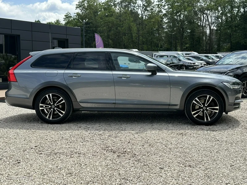 Volvo V90 Cross Country 8