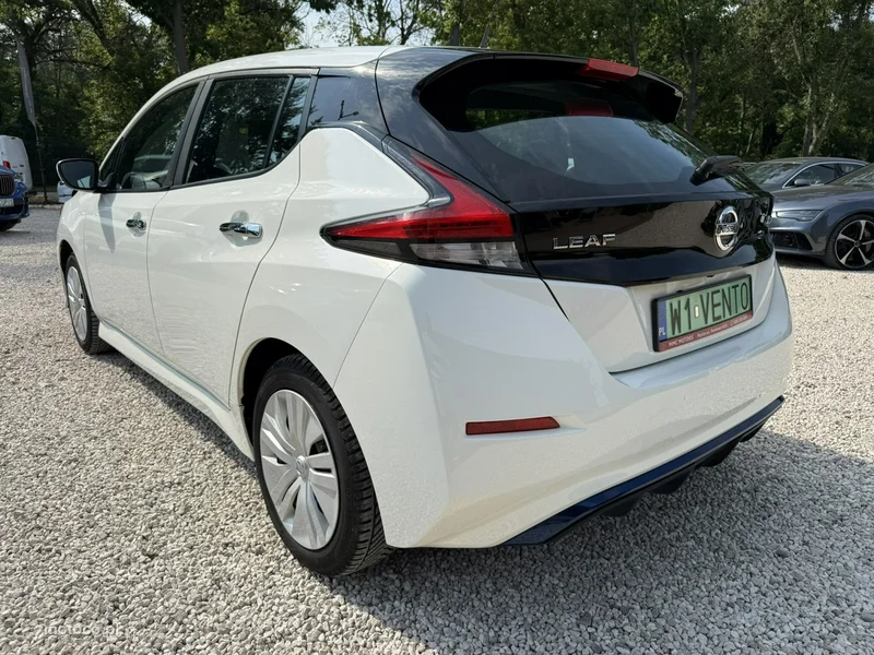 Nissan Leaf 5