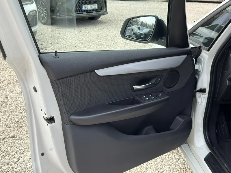 BMW Seria 2 G42 216 12