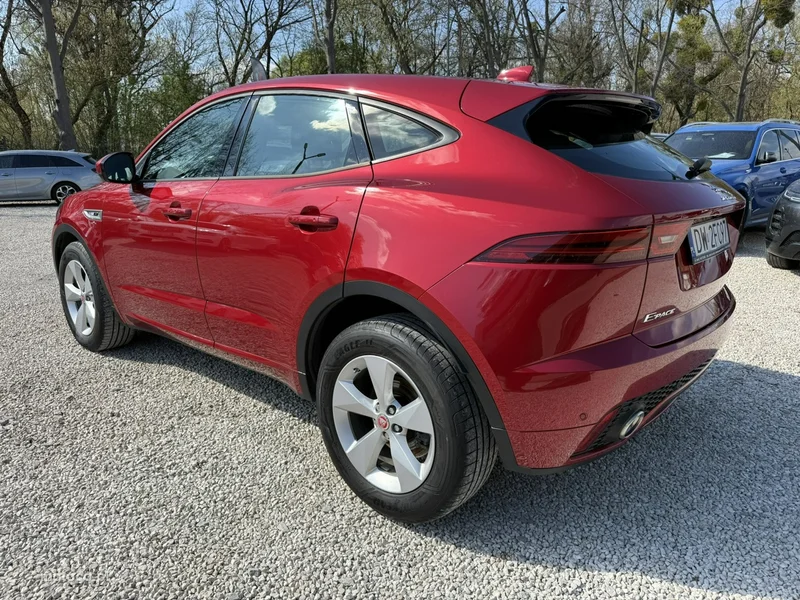 Jaguar E-Pace 11