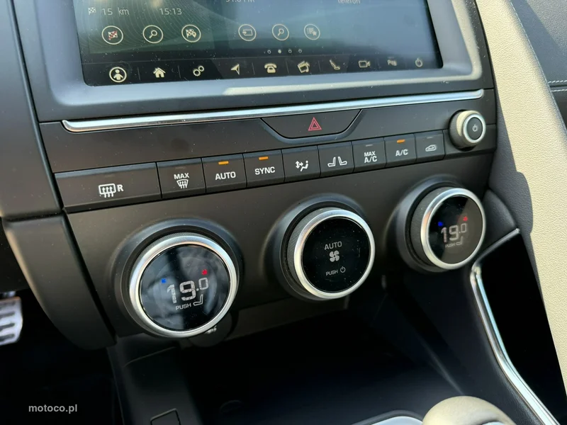 Jaguar E-Pace 15