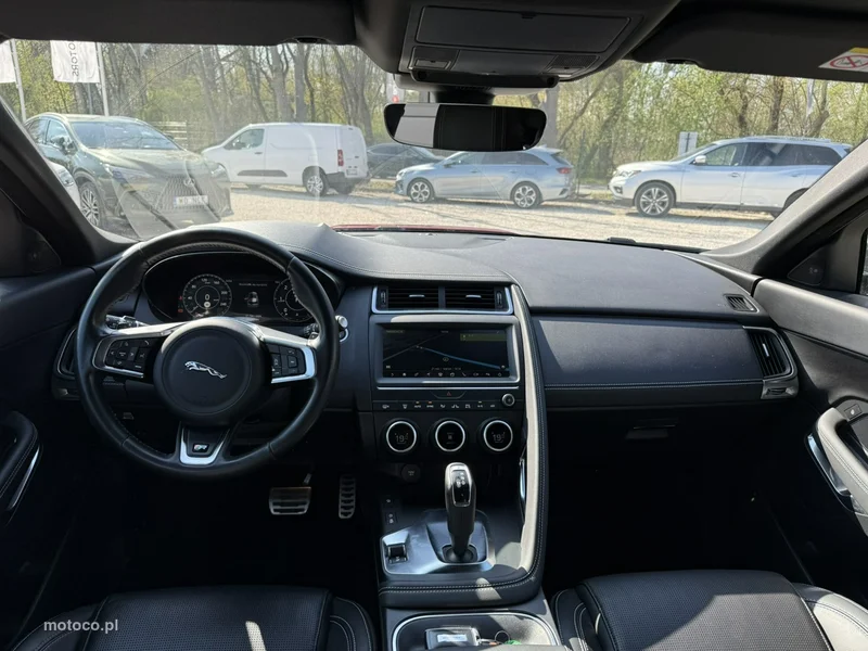 Jaguar E-Pace 26