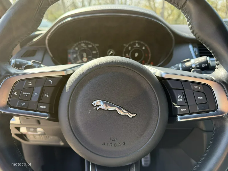 Jaguar E-Pace 29