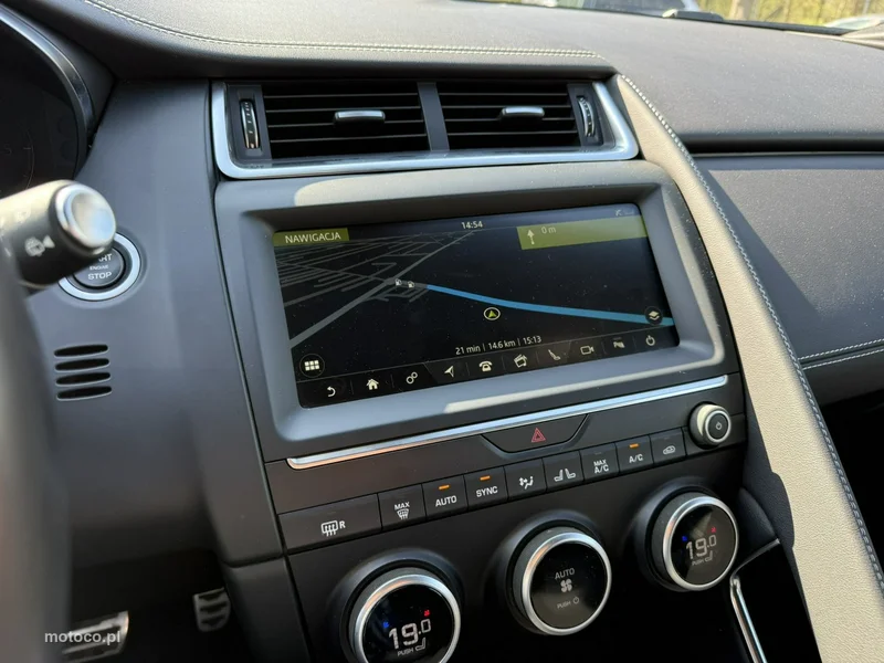 Jaguar E-Pace 31