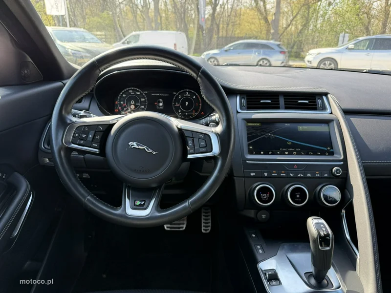 Jaguar E-Pace 33