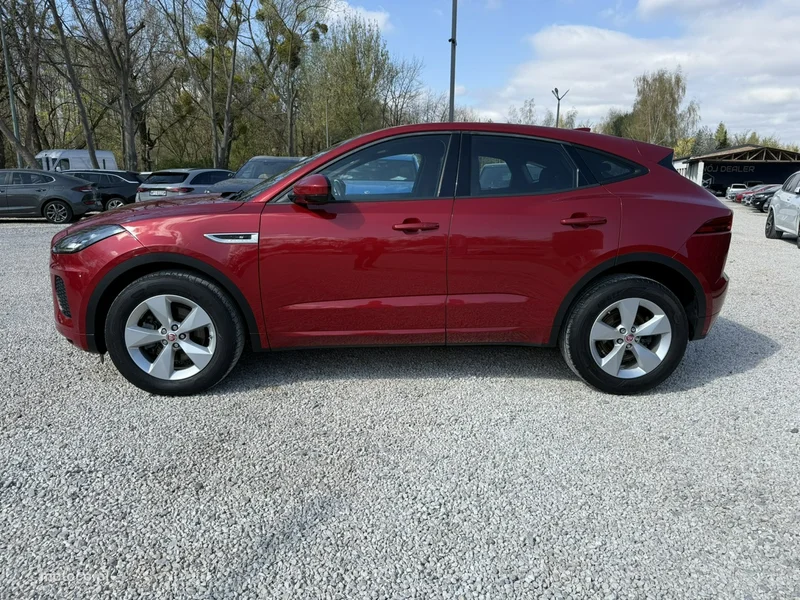 Jaguar E-Pace 9