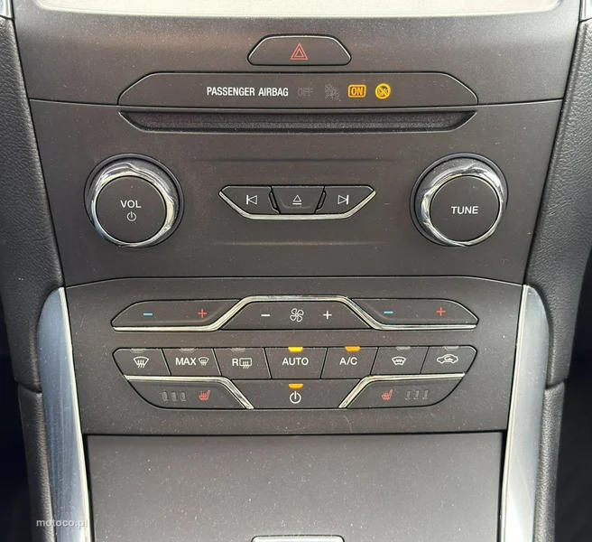 Ford S-Max II 23